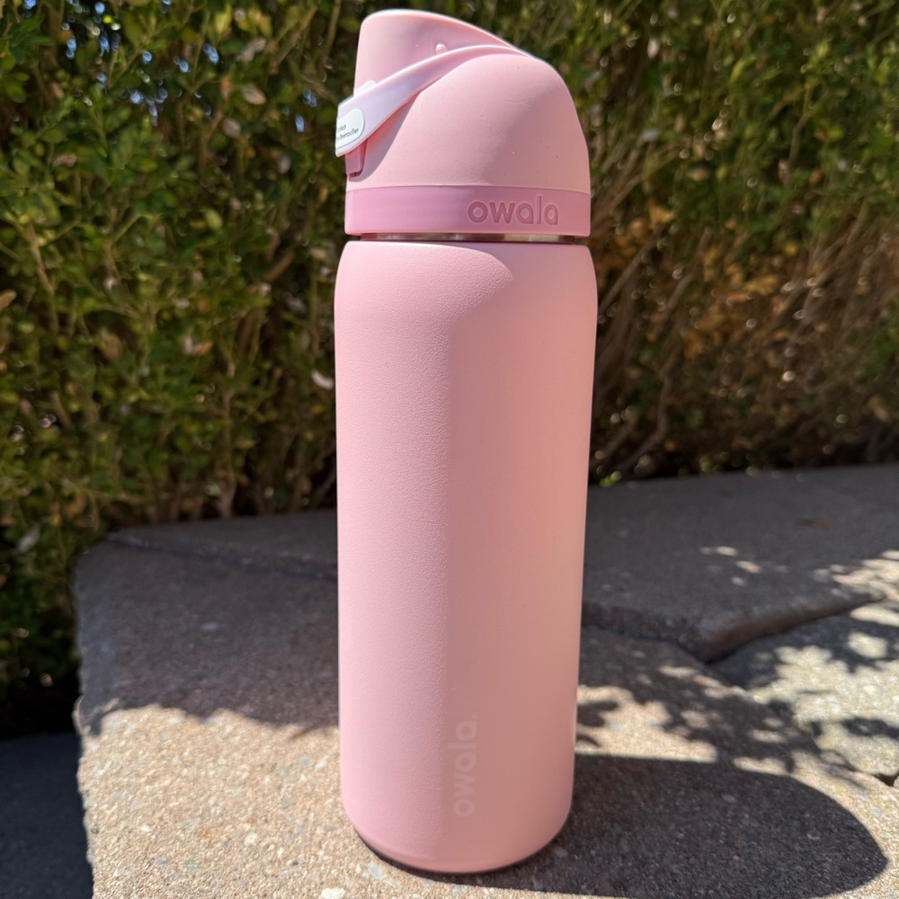 New Owala 32oz Freesip Water Bottle - Rose Quartz